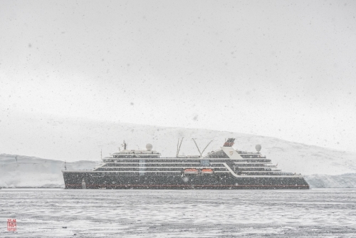SEABOURN-VENTURE-Antarctica-2023058