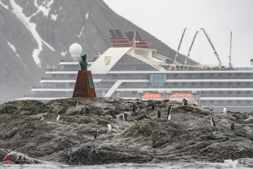 SEABOURN-VENTURE-Antarctica-2023066