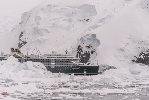 SEABOURN-VENTURE-Antarctica-2023070